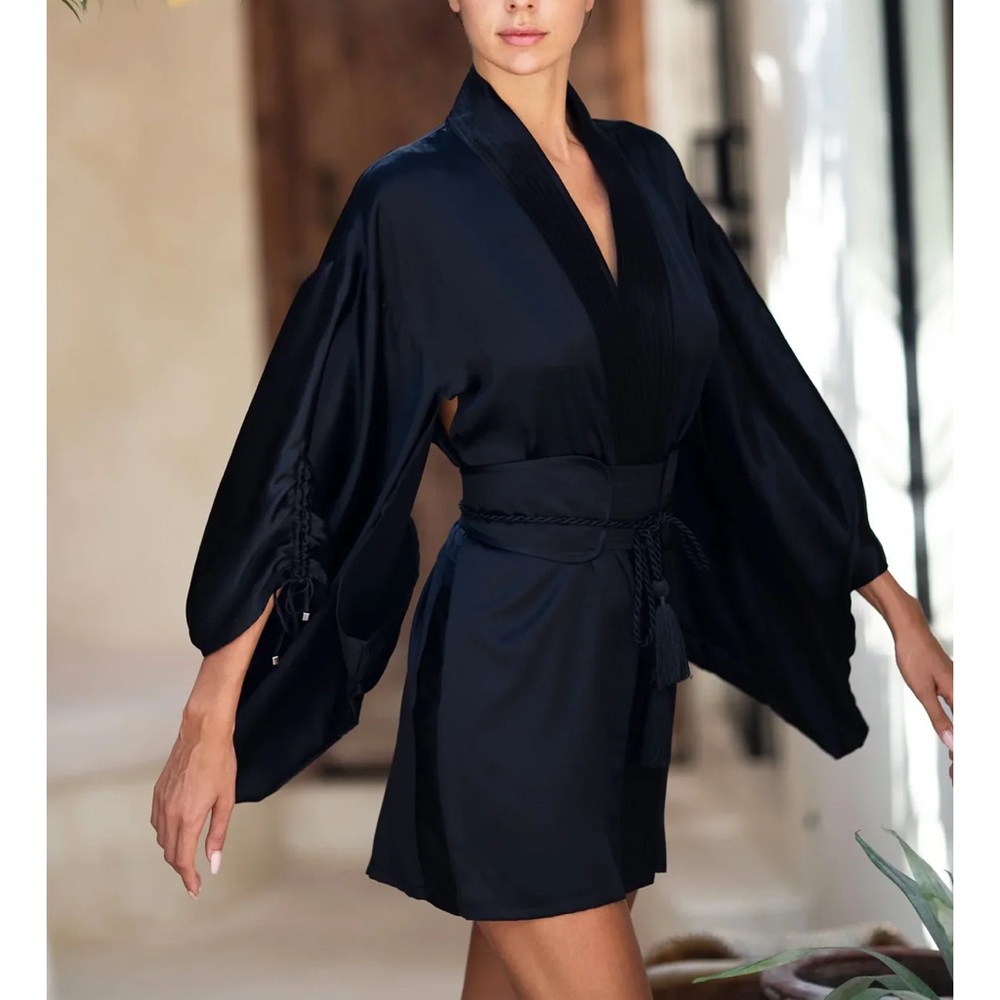 NWT silk mineko Object and dawn Elegant Black Kimono Robe